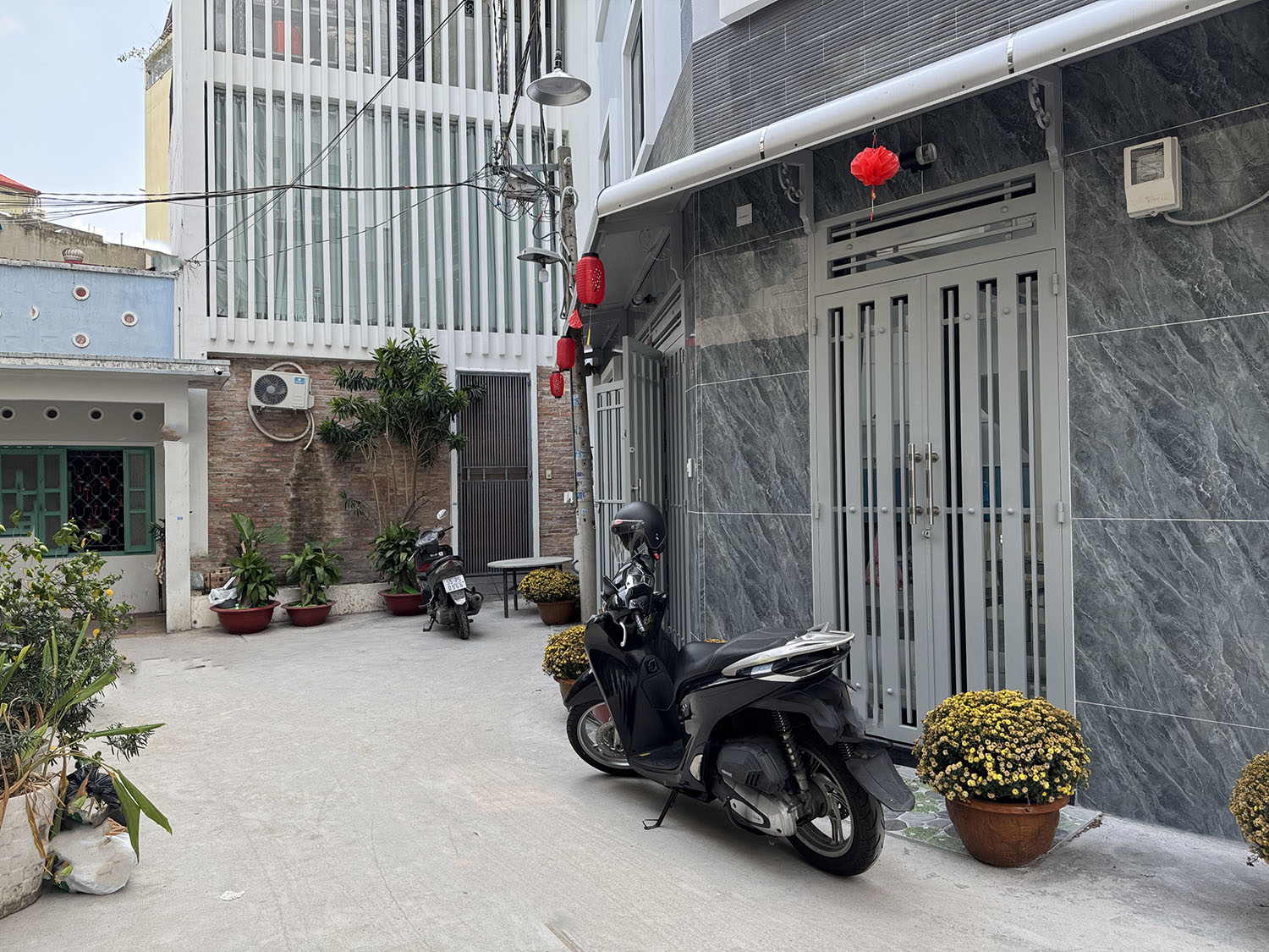 Chính thức mở bán biệt thự mini 3 lầu HXH VF5 khu cao cấp Hoàng Diệu - Trước nhà có sân đỗ ôtô